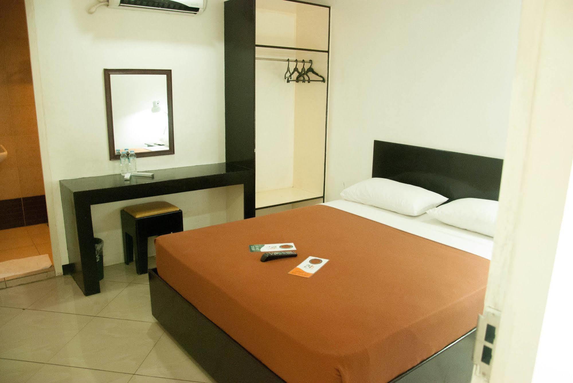 Zen Rooms Basic La Paz Makati City Exterior foto
